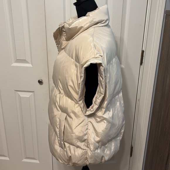Ellison Wide Sleeve Puffer Vest - Picture 4 of 11